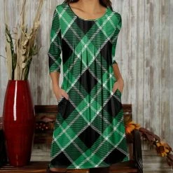 Hot Sale 🎁 Bon Apple Tea Green & Black Diamond Pleated Pocket Scoop Neck 👗 Dress - Plus ⭐
