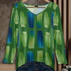 Budget 🛒 Bon Apple Tea Green & Blue Abstract V-Neck Tunic - 👩 Women & Plus ⭐