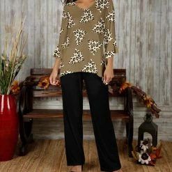Flash Sale 🛒 Bon Apple Tea Beige & Black Leopard V-Neck Tunic & Black Straight-Leg Pants - 👩 Women & Plus 🌟