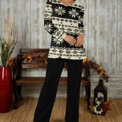 Flash Sale 🌟 Bon Apple Tea Cream & Black Fair Isle Long-Sleeve Tunic & Black Straight-Leg Pants - 👩 Women & Plus 🥰