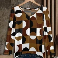 Best Sale ⌛ Bon Apple Tea Brown & Black Abstract V-Neck Tunic - 👩 Women & Plus 🧨