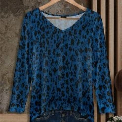 Best Sale 👍 Bon Apple Tea Blue & Black Abstract V-Neck Tunic - 👩 Women & Plus 🎁